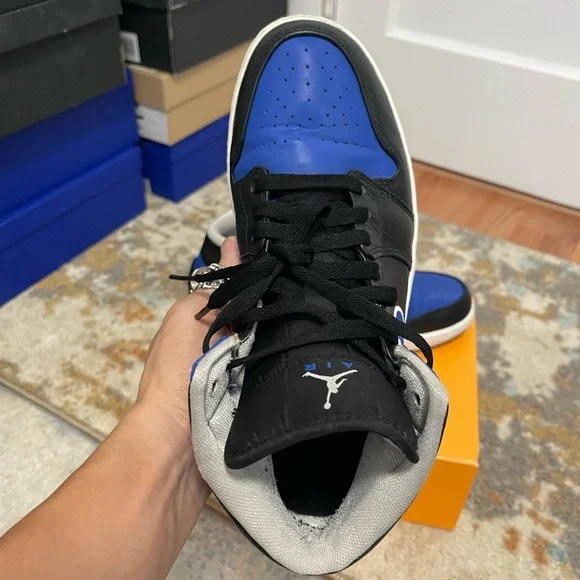 EUC Men’s Size 9 (Euro Size 42.5) Jordan 1 Retro Mid Sneakers In Game Royal Blue - Picture 11 of 14